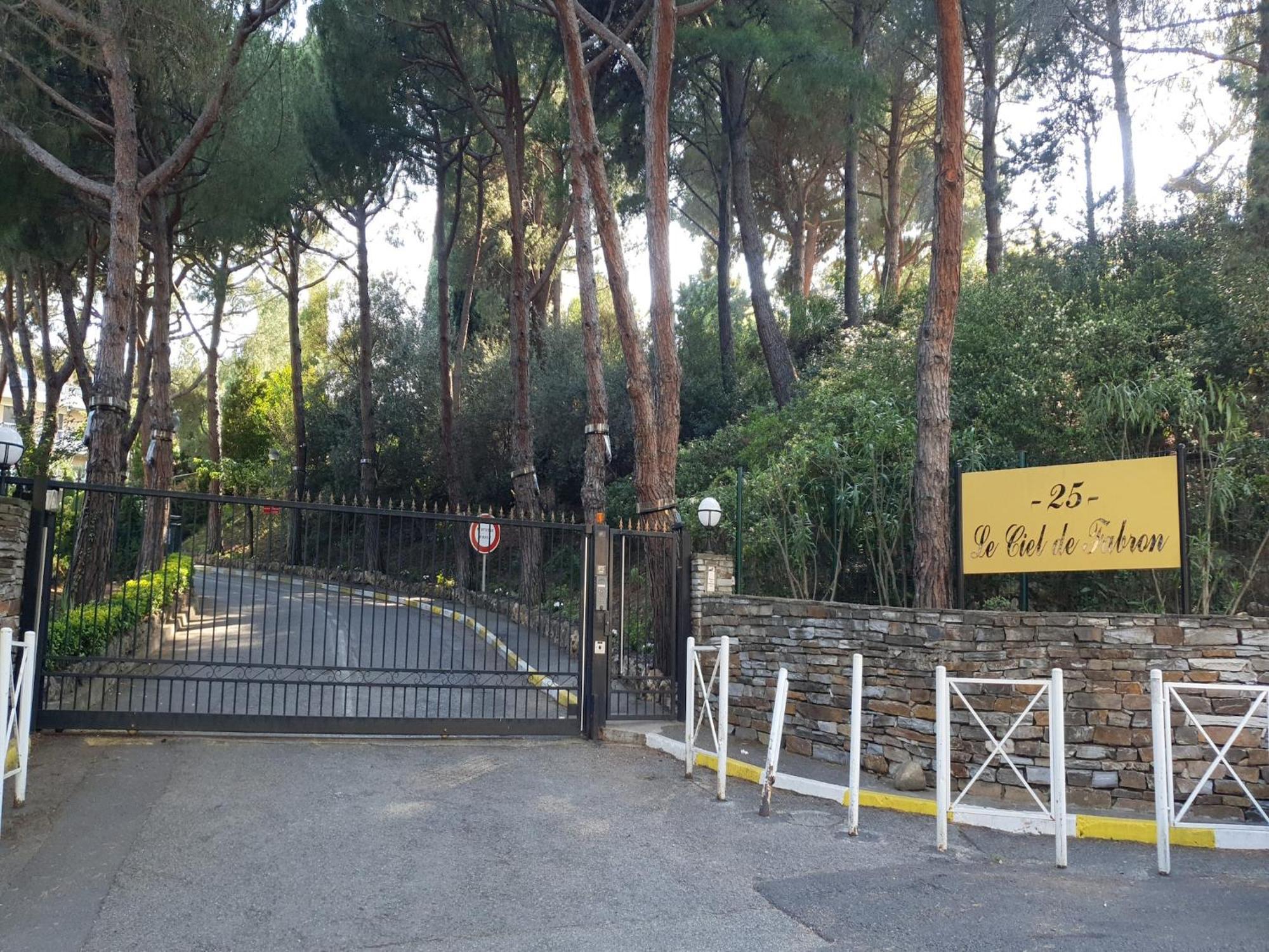 Classy Apartment In Nice With Pool And Private Parking Place Exterior photo